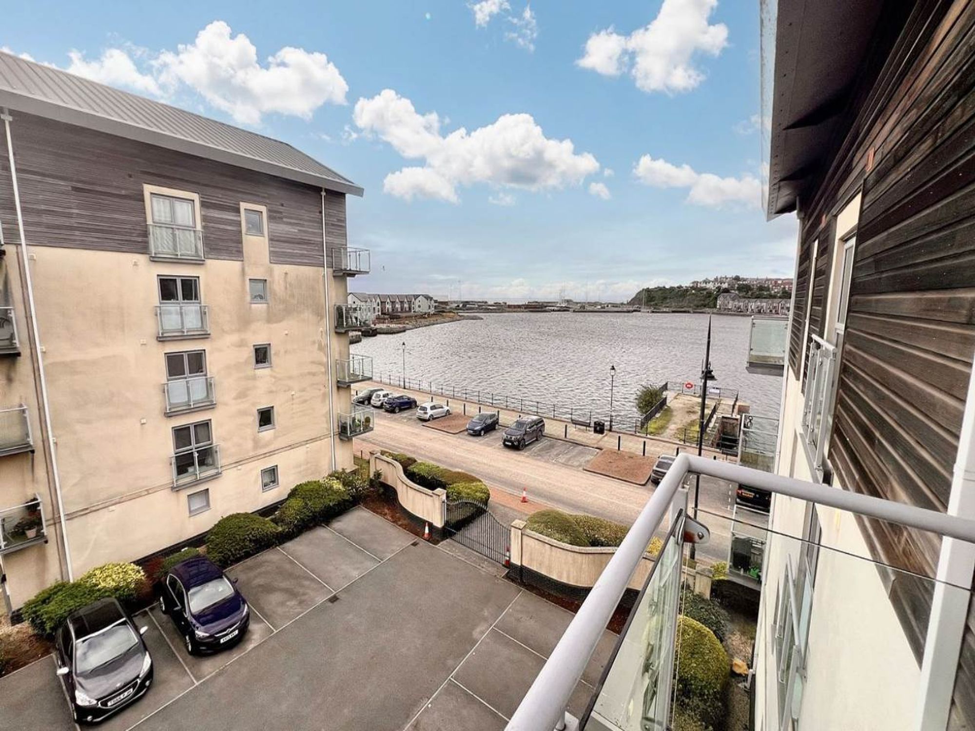 Flat Y Rhodfa in Barry