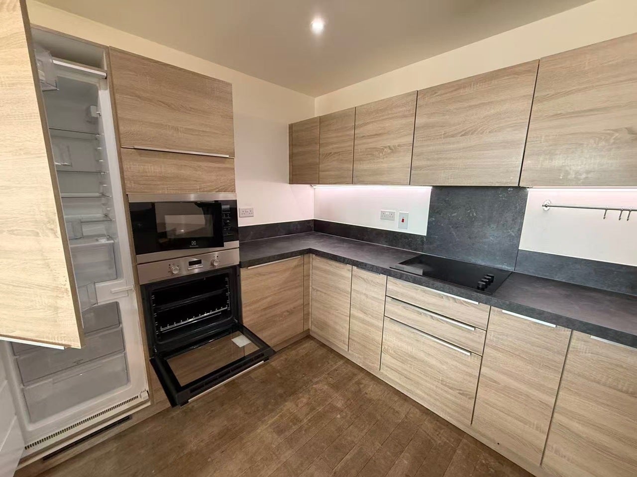 Flat Naomi Street in Greater London