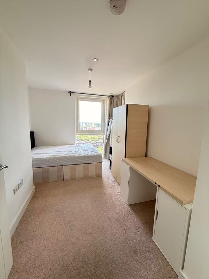 Flat Naomi Street in Greater London