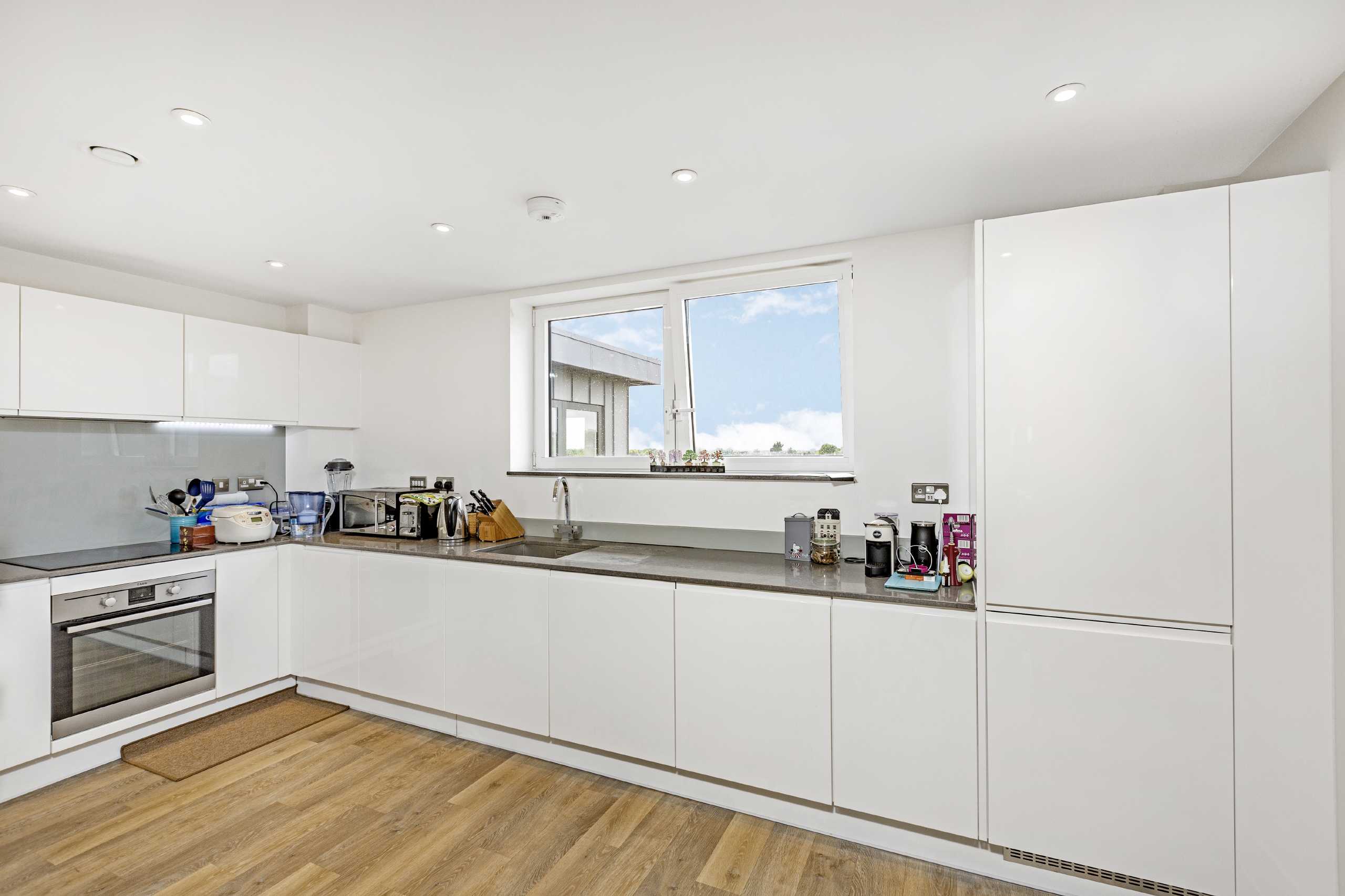 Flat Hartfield Road in Greater London