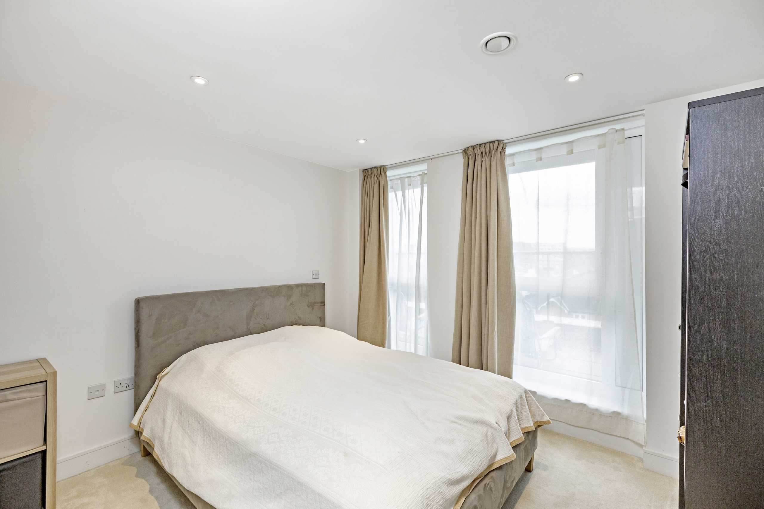 Flat Hartfield Road in Greater London