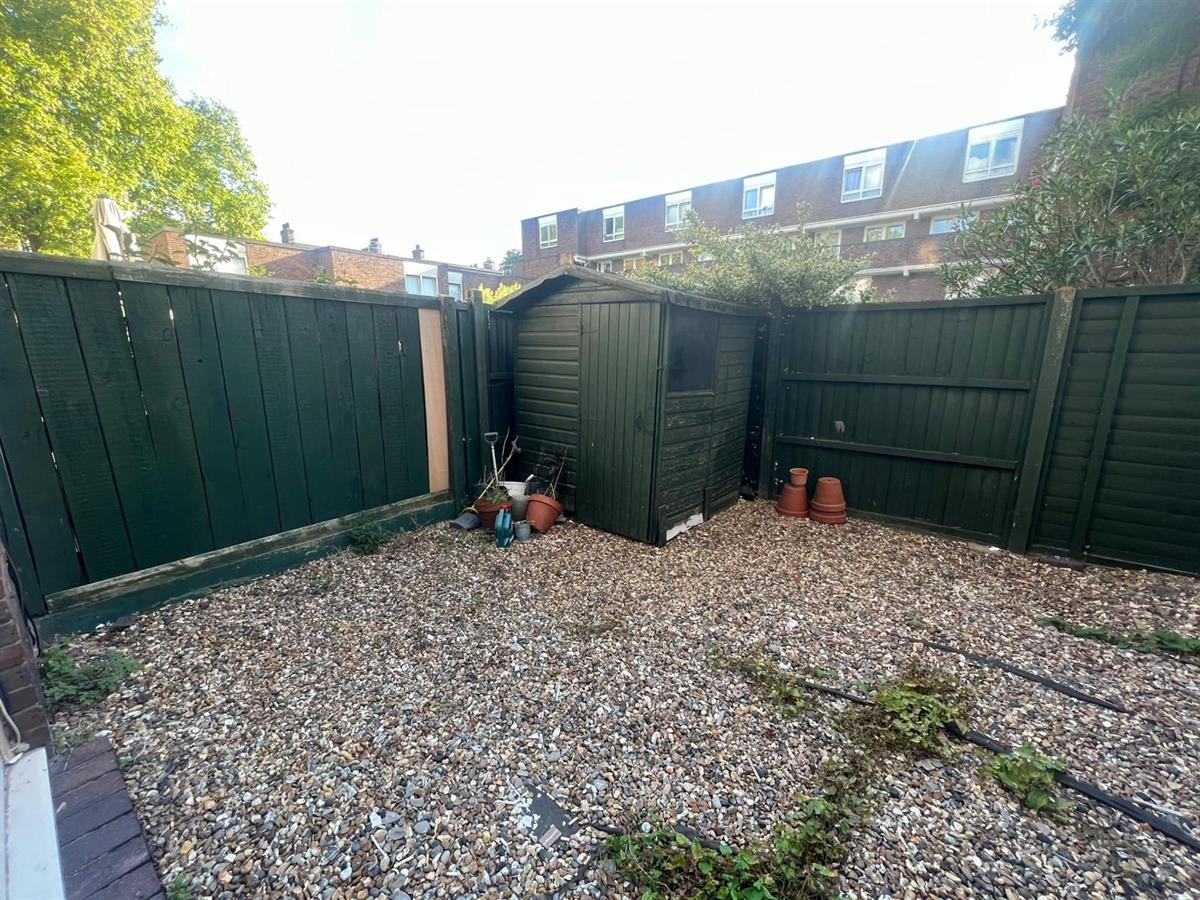 Flat Cranleigh Street in Greater London