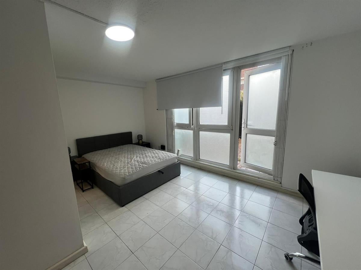 Flat Cranleigh Street in Greater London
