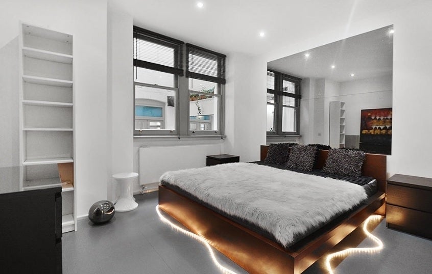 Flat Bramham Gardens in Greater London