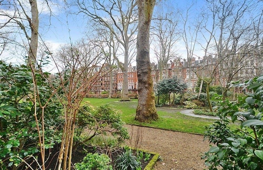 Flat Bramham Gardens in Greater London