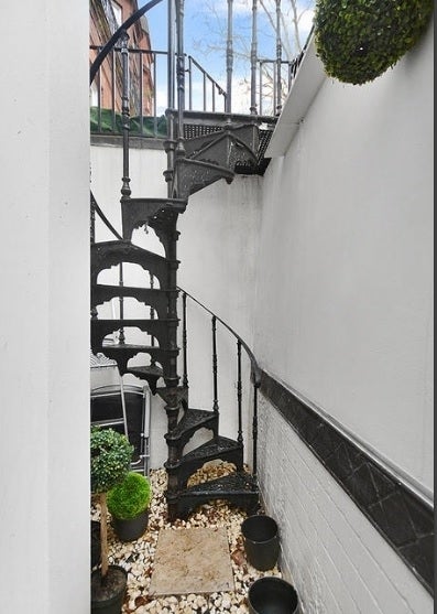 Flat Bramham Gardens in Greater London