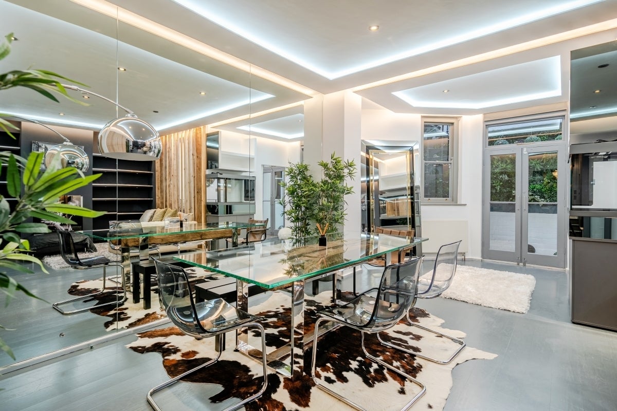 Flat Bramham Gardens in Greater London