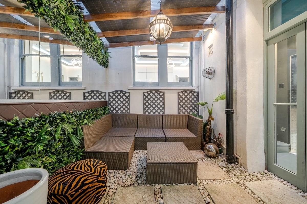 Flat Bramham Gardens in Greater London