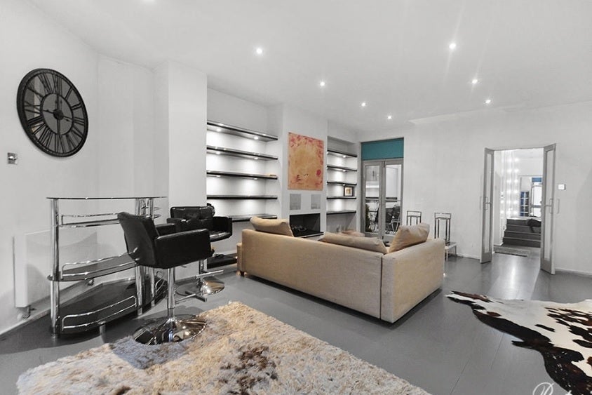Flat Bramham Gardens in Greater London