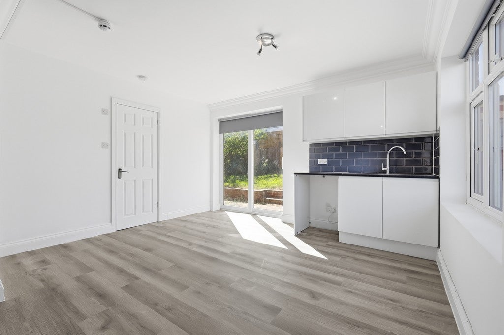House Masters Close in Luton