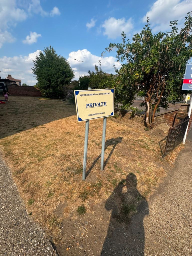 Flat Longbridge Road in Greater London