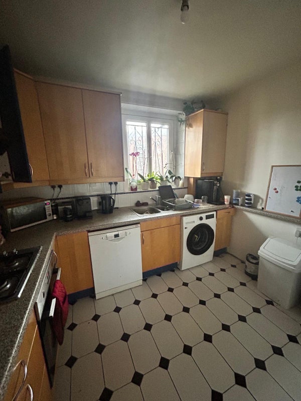 Flat Clapham Road in Greater London