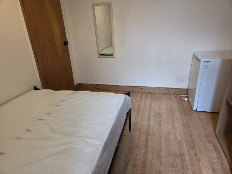 Room Morley Road in Greater London