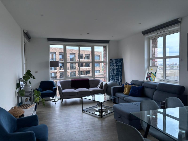 Room Surrey Quays Road in Greater London