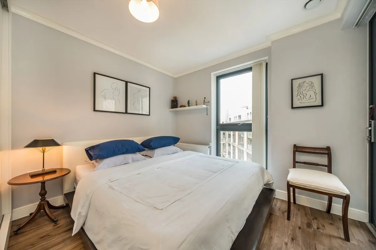 Flat Osiers Road in Greater London