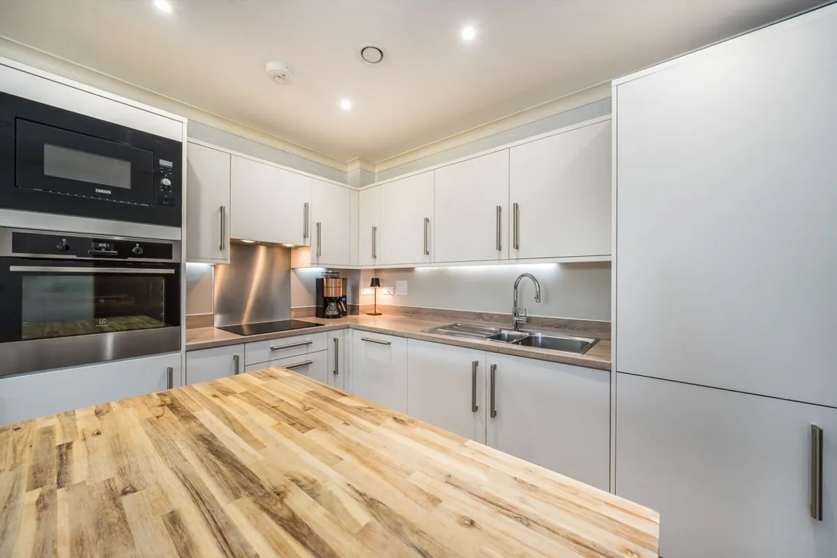 Flat Osiers Road in Greater London