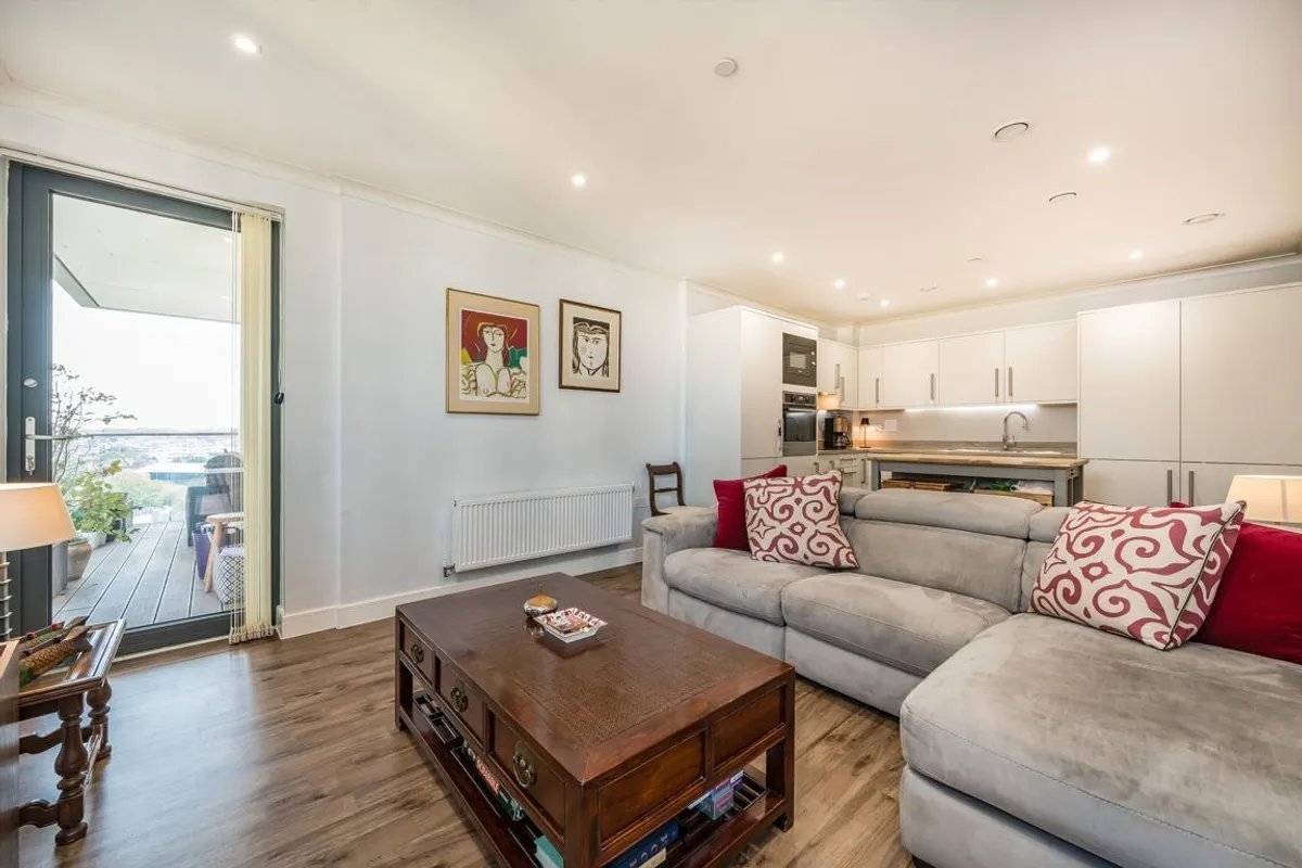 Flat Osiers Road in Greater London