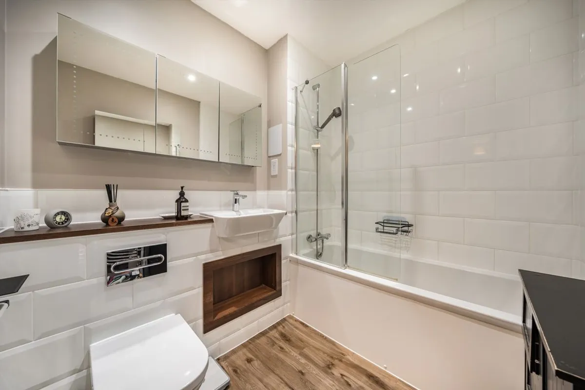 Flat Osiers Road in Greater London