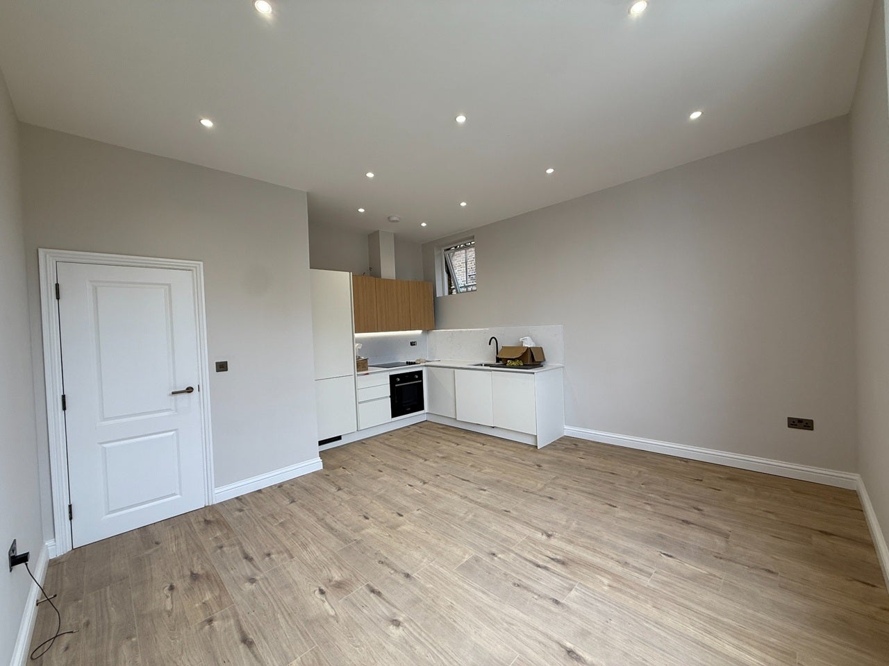 Flat Queen's Road in Greater London