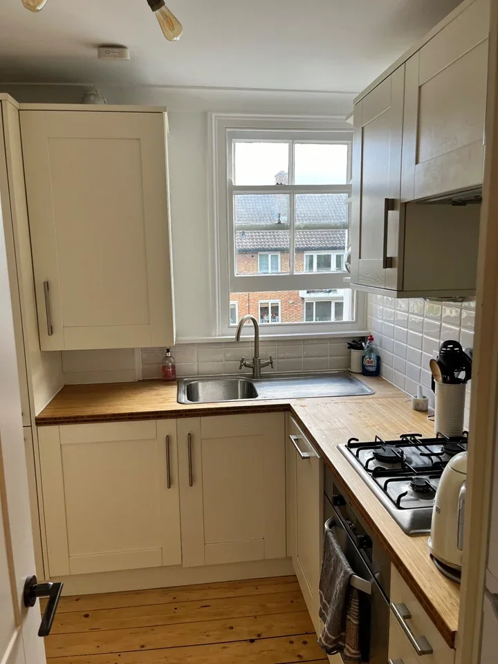 Flat Jerningham Road in Greater London