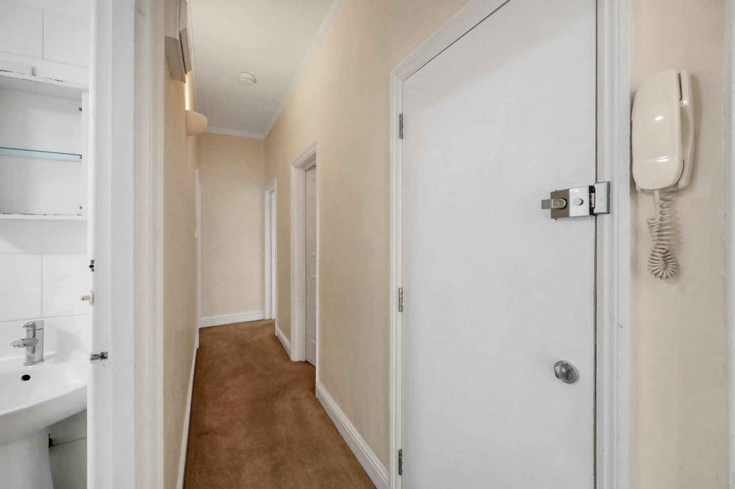 Flat Brondesbury Park in Greater London