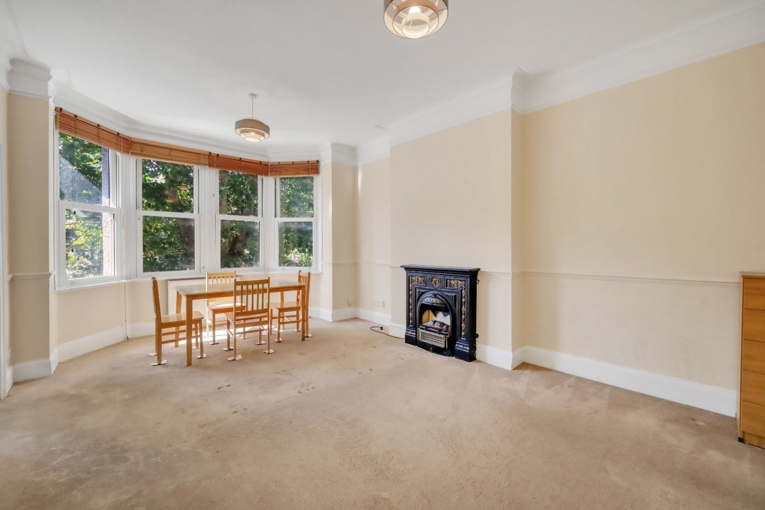 Flat Brondesbury Park in Greater London