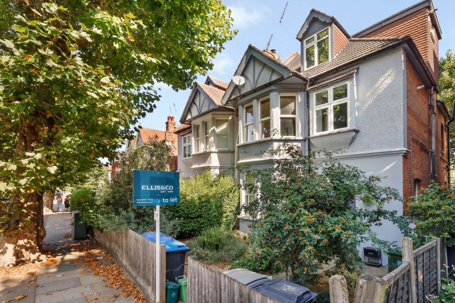 Flat Brondesbury Park in Greater London