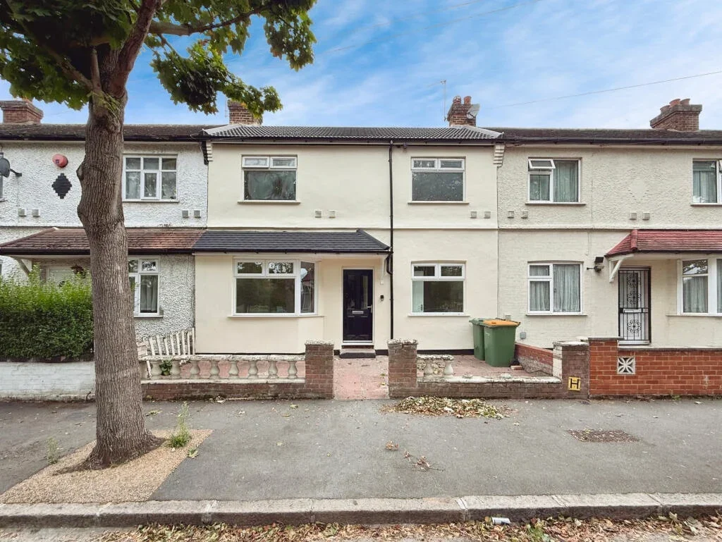 House Reynolds Avenue in Greater London