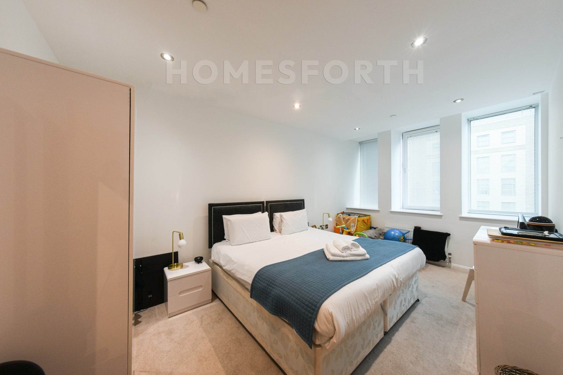 Flat Lansdowne Road in Greater London