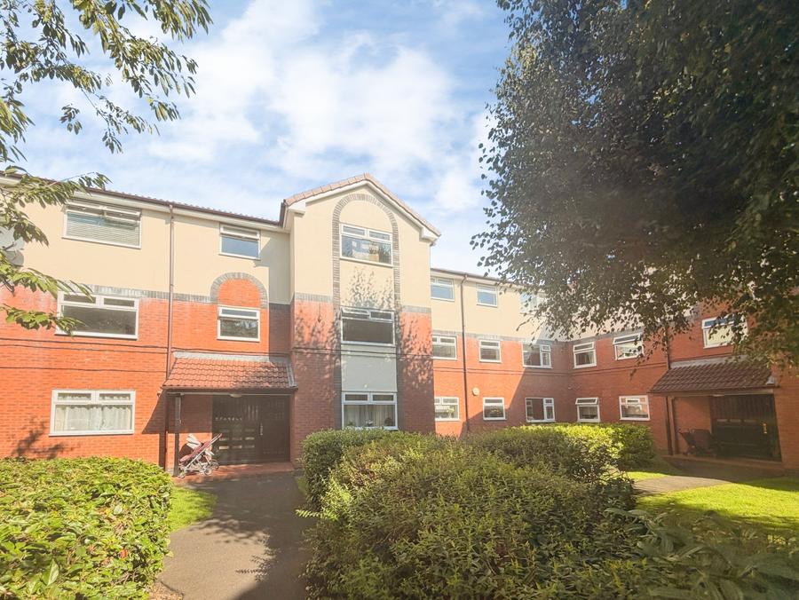 Flat Constance Gardens in Salford