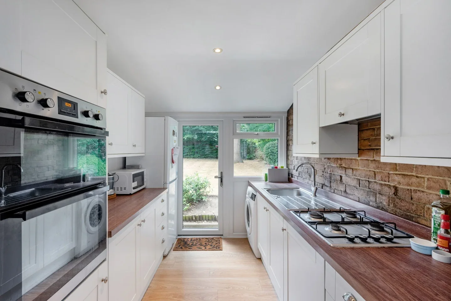 Flat Trinity Road in Greater London