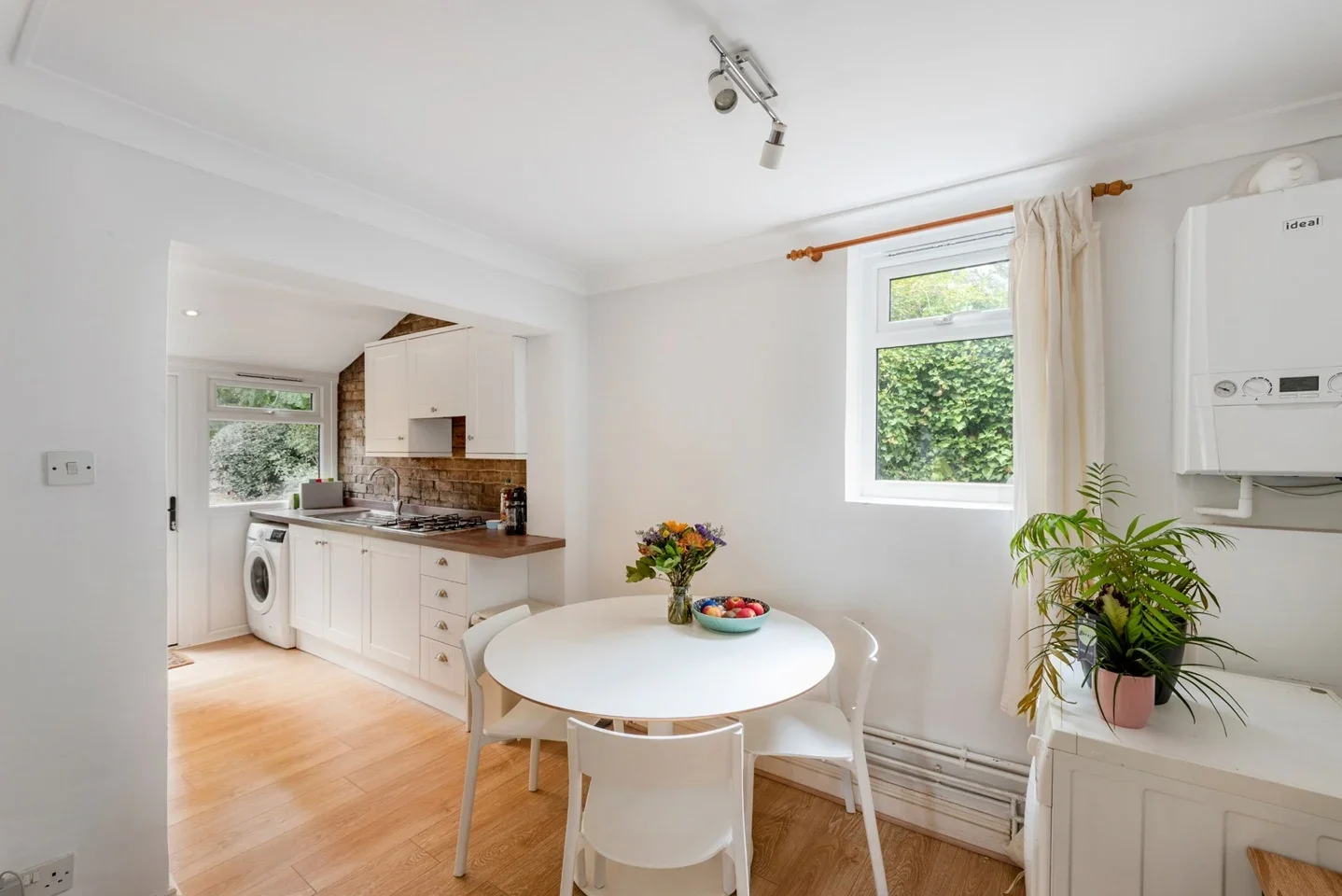 Flat Trinity Road in Greater London