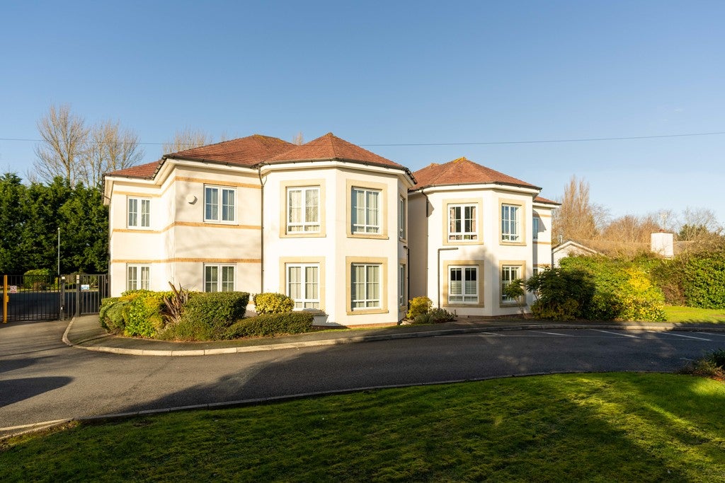 Flat Cavendish Court in Chester