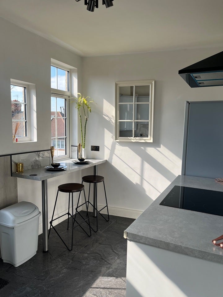 Flat Northfield Avenue in Greater London