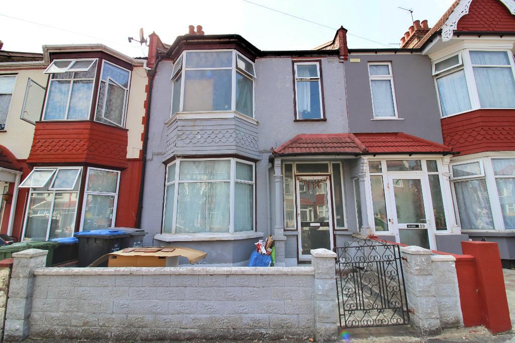 House Westbury Avenue in Greater London