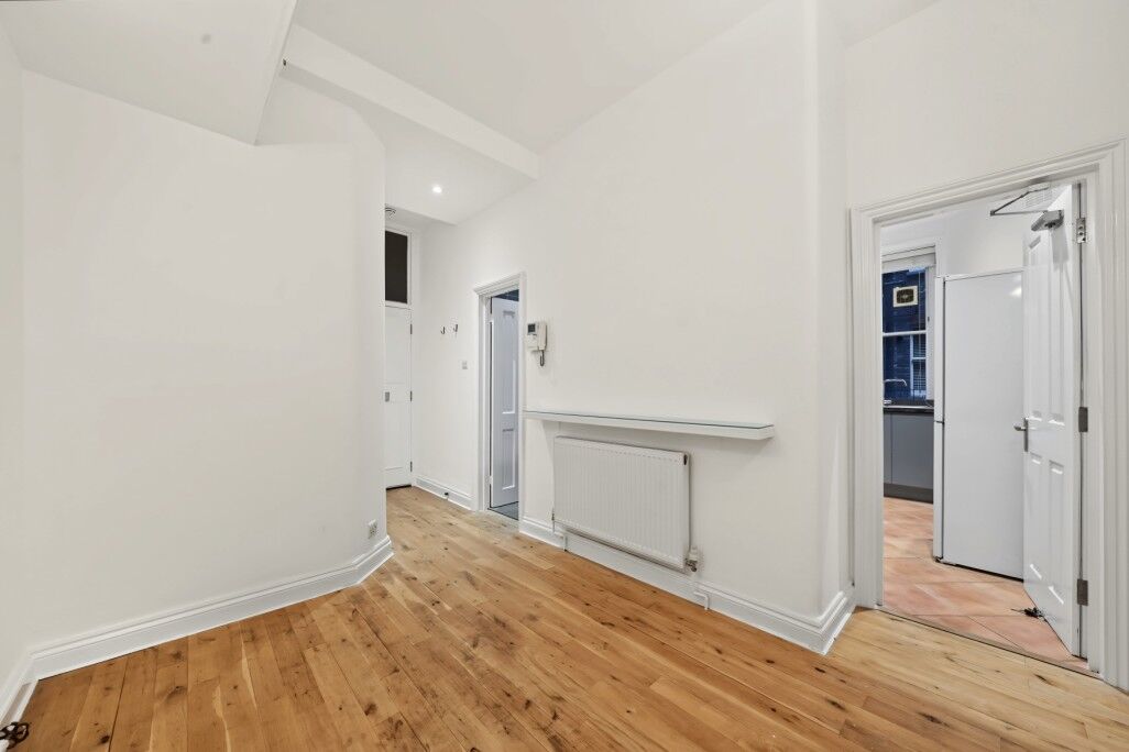 Flat Clifton Road in City of Westminster