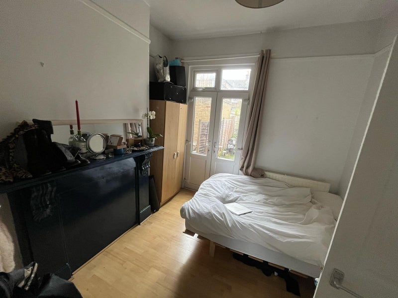 Room Rattray Road in Greater London