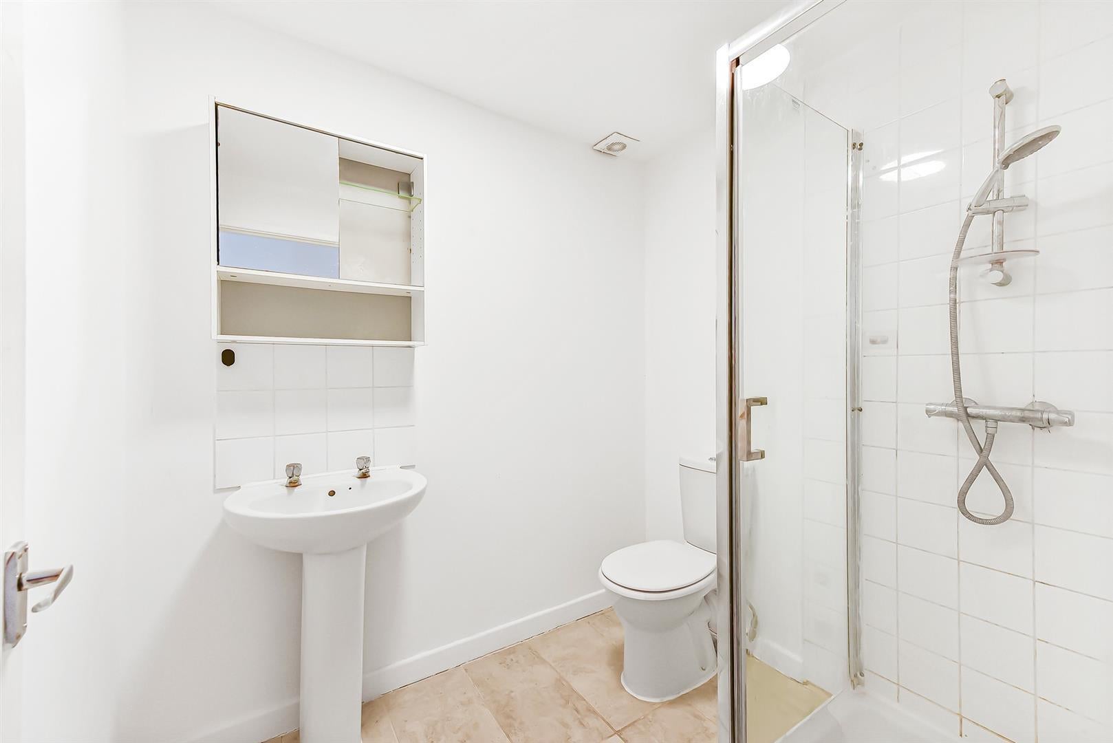 Flat Wellington Passage in Greater London