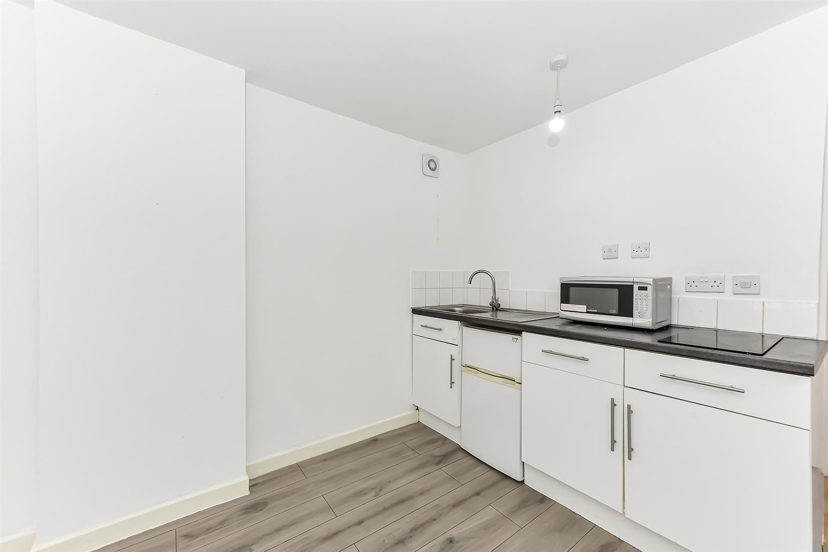 Flat Wellington Passage in Greater London