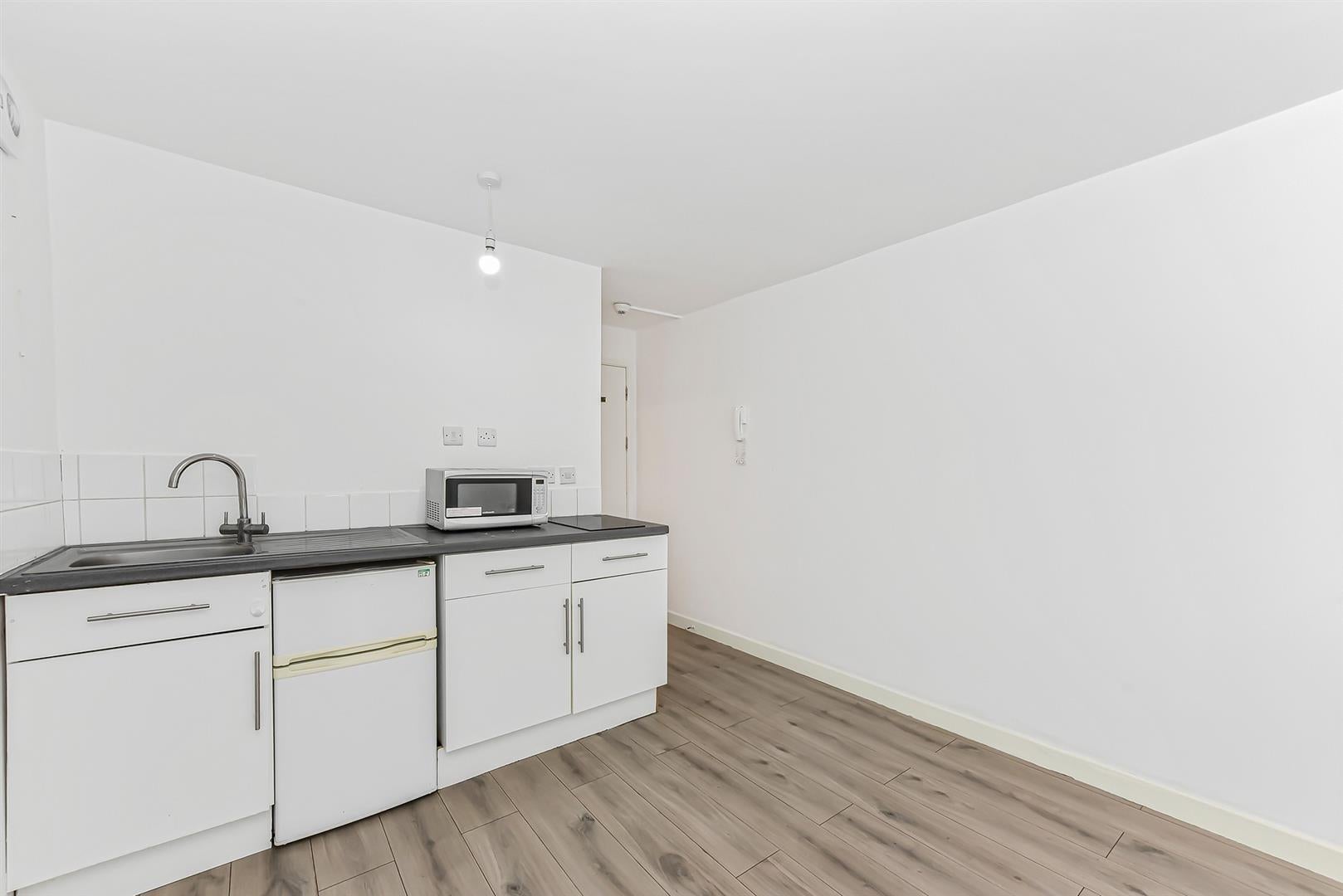 Flat Wellington Passage in Greater London