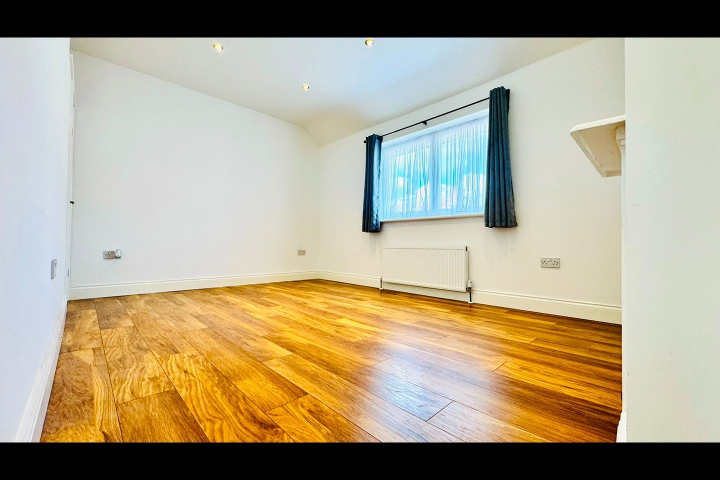 House Comyns Road in Greater London