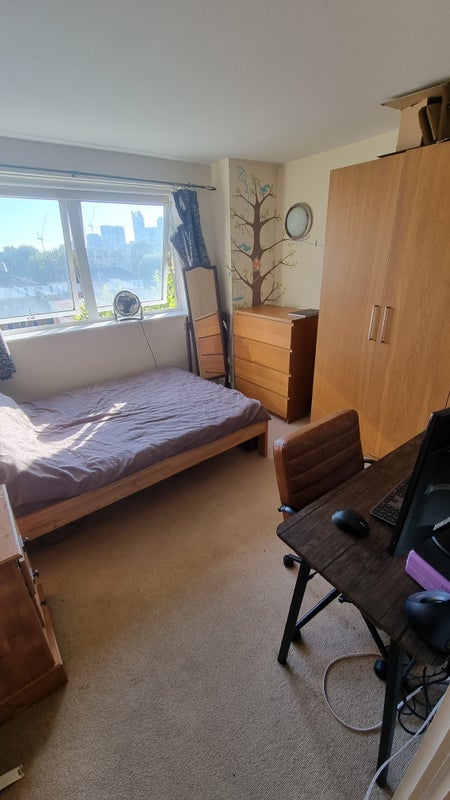 Room Long Lane in Greater London