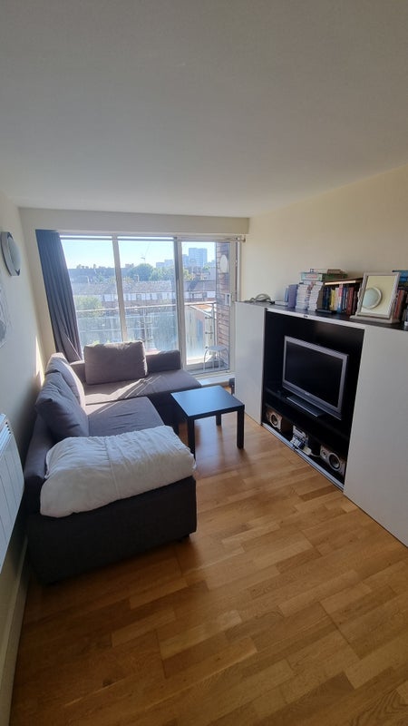 Room Long Lane in Greater London