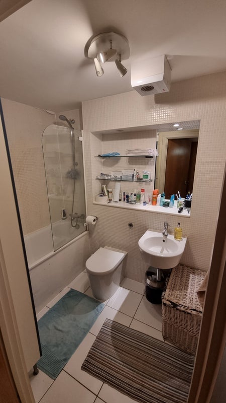 Room Long Lane in Greater London