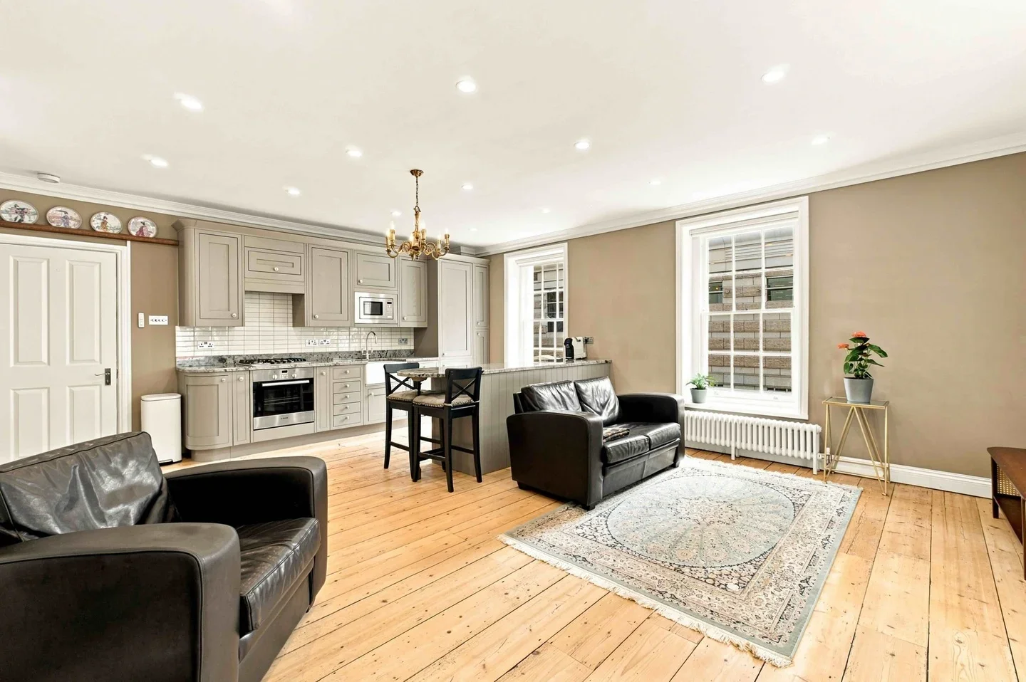 Flat Primrose Hill in City of London
