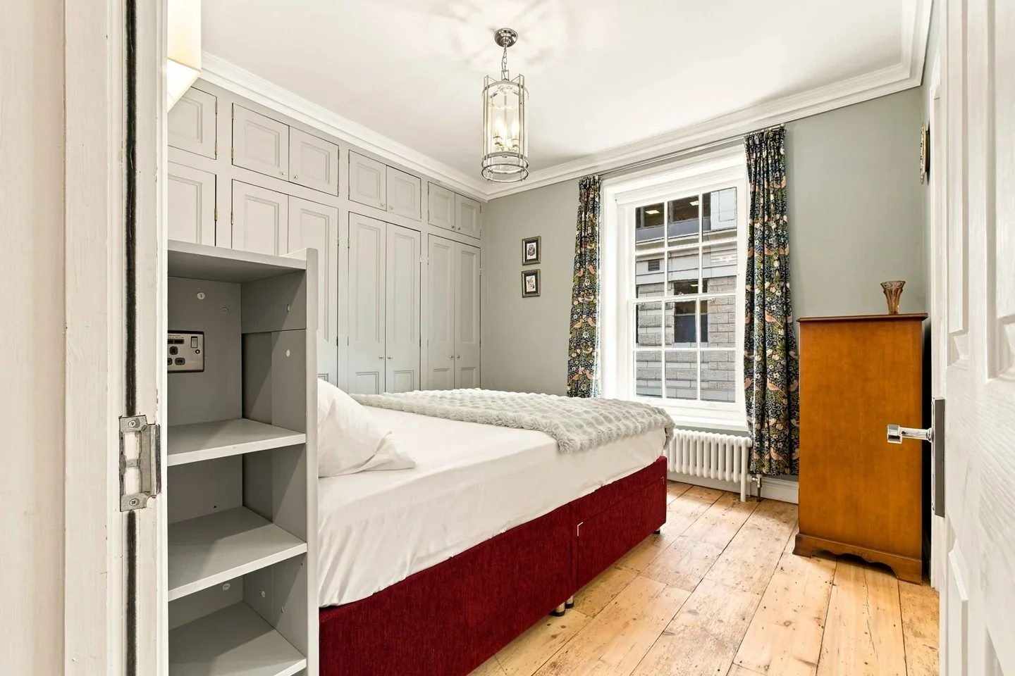Flat Primrose Hill in City of London