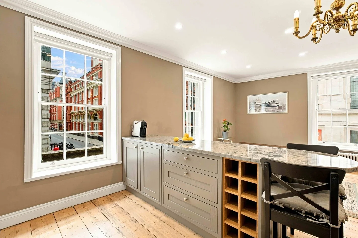 Flat Primrose Hill in City of London