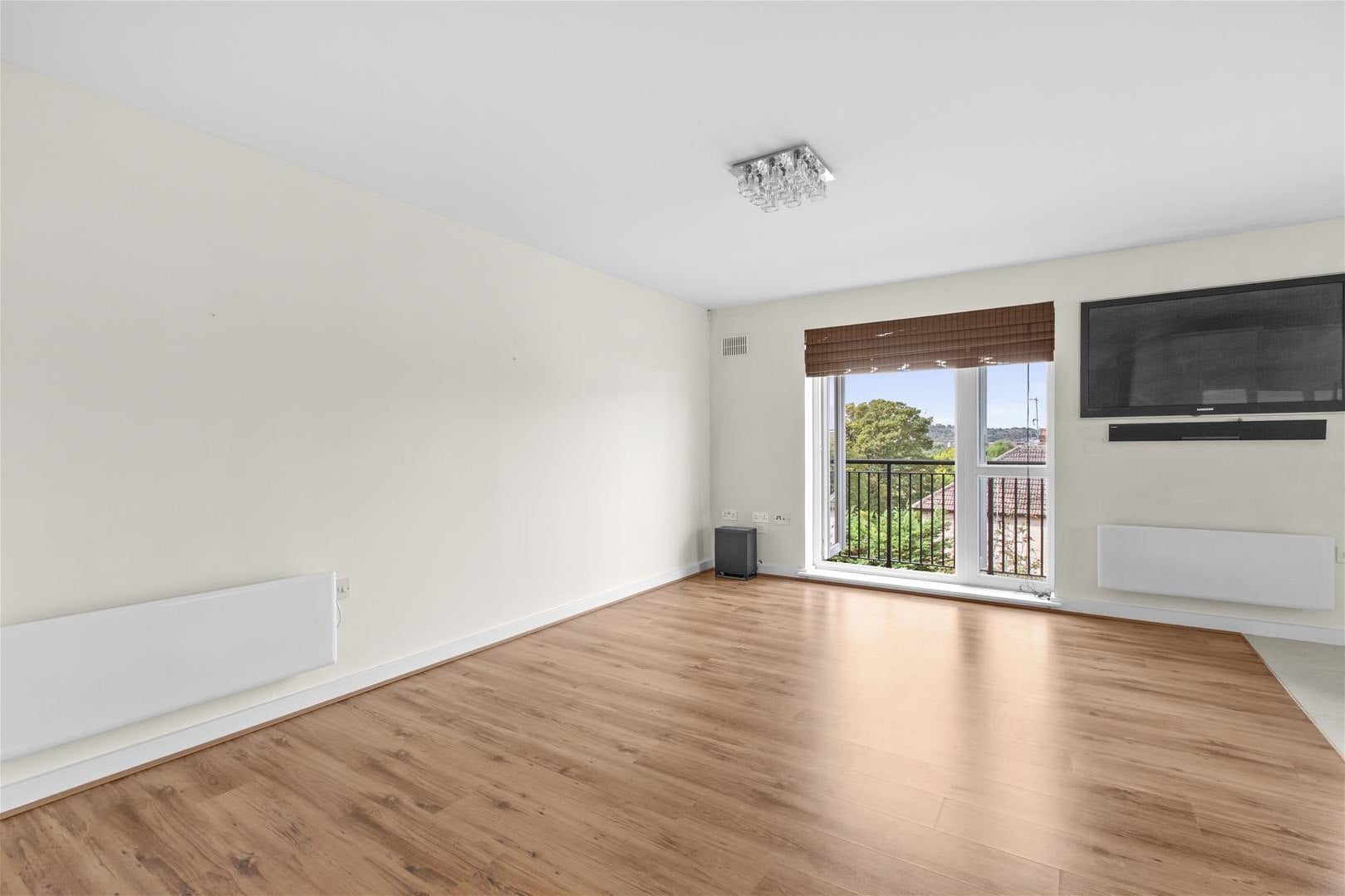 Flat Ercolani Avenue in High Wycombe Community Board