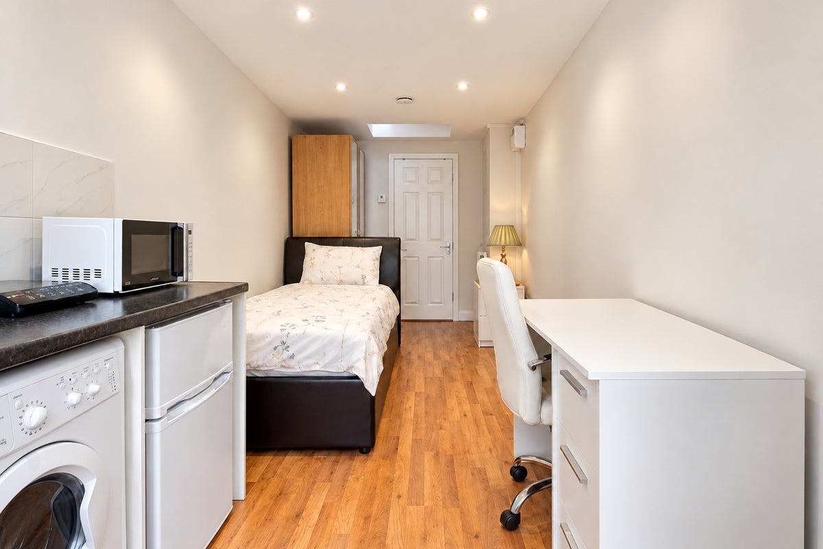 Flat Great West Road in Greater London