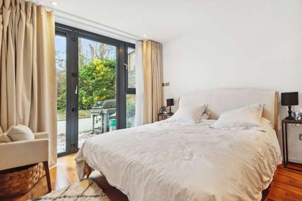 Flat Richmond Hill in Greater London